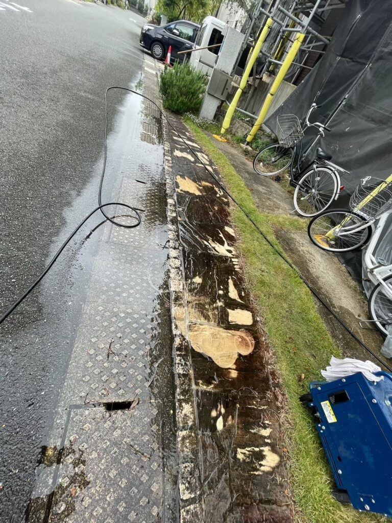 塗装工程の合間に行った土間の高圧洗浄