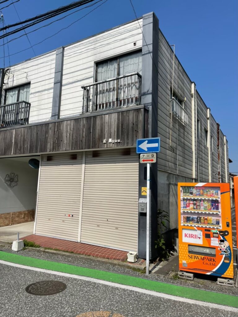 傷んだアクセント焼き板を撤去した状態
