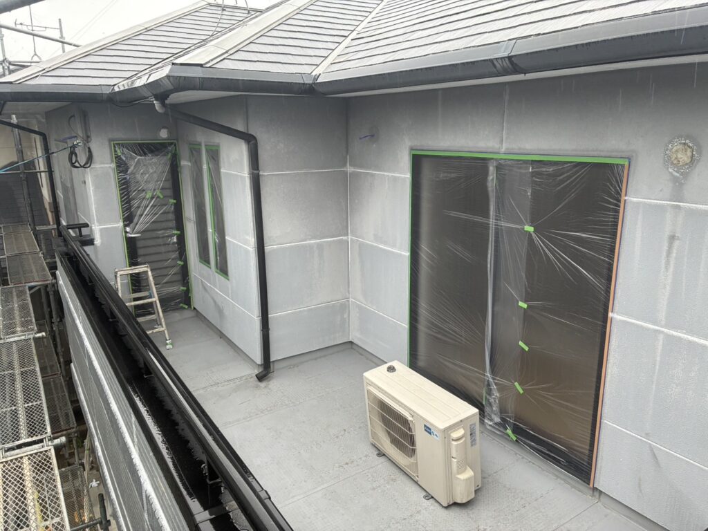 施工前のバルコニー床面と立ち上がりの状態