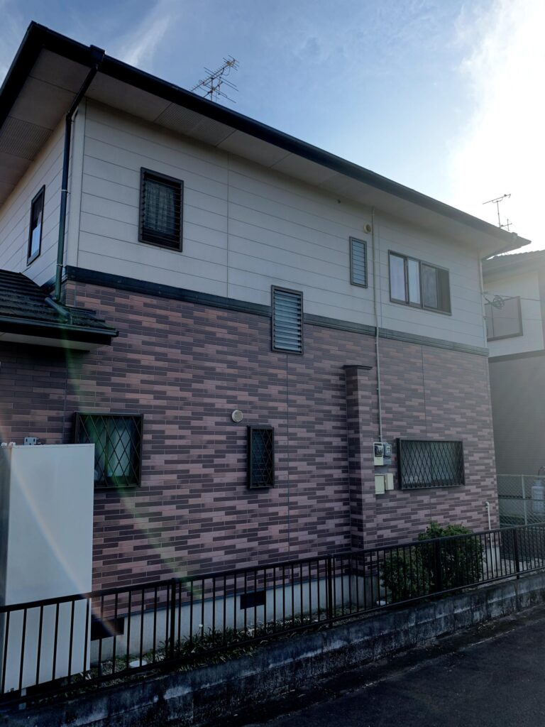 外壁塗装の仕上げ作業