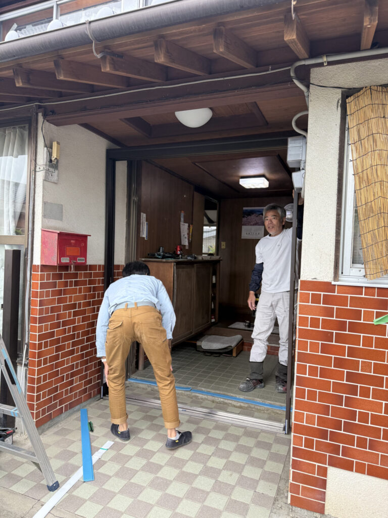 既存玄関引戸を取り外した開口部